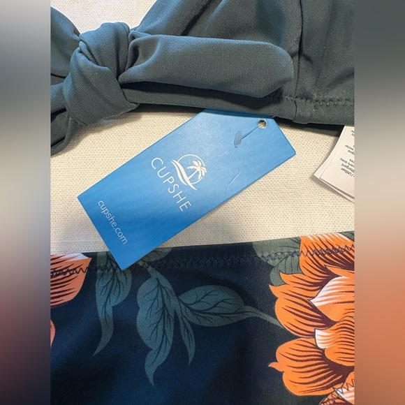 Cupshe Dark Green and Floral Bikini Set New with tags - Picture 2 of 5